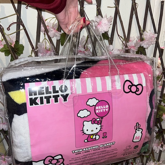 Hello Kitty Pink Twin Size Blanket - Picture 2 of 2